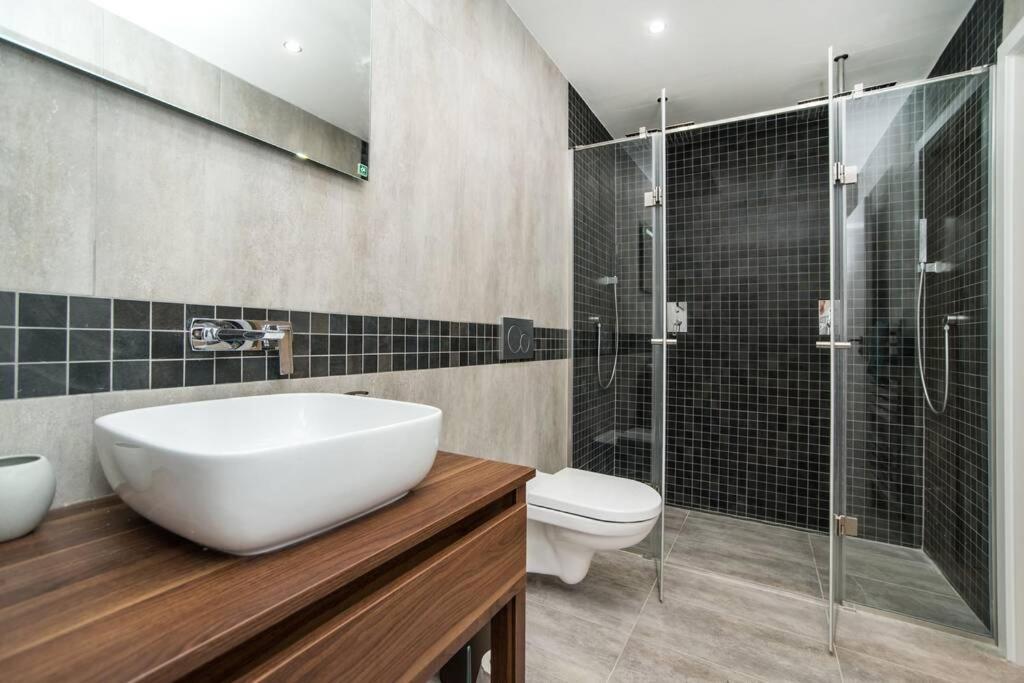 Old Town 1 Bedroom Oasis With Ac And Double Shower Prague Exterior photo